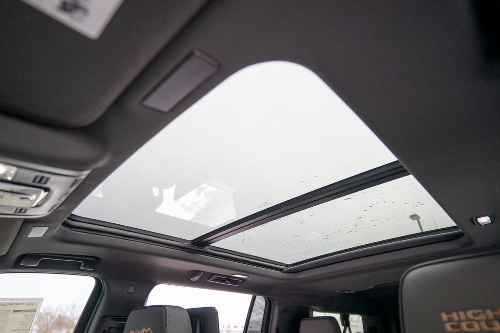 New 2026 Chevrolet Suburban High Country image 30