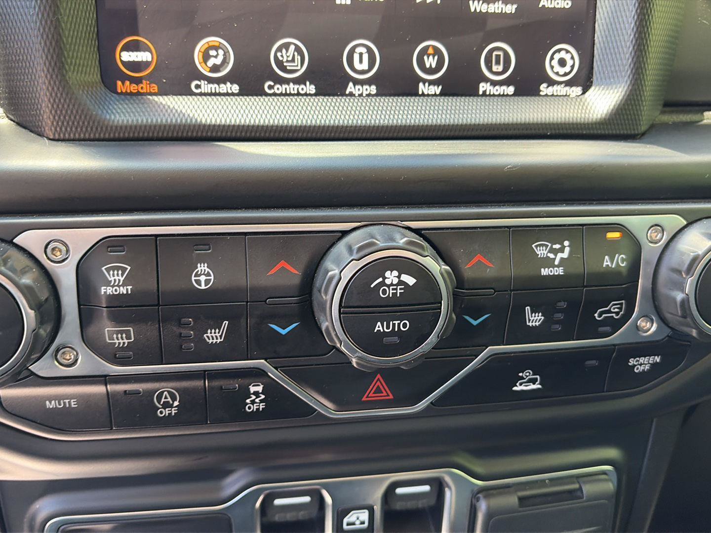 Used 2022 Jeep Gladiator Mojave AWD/4WD image 13