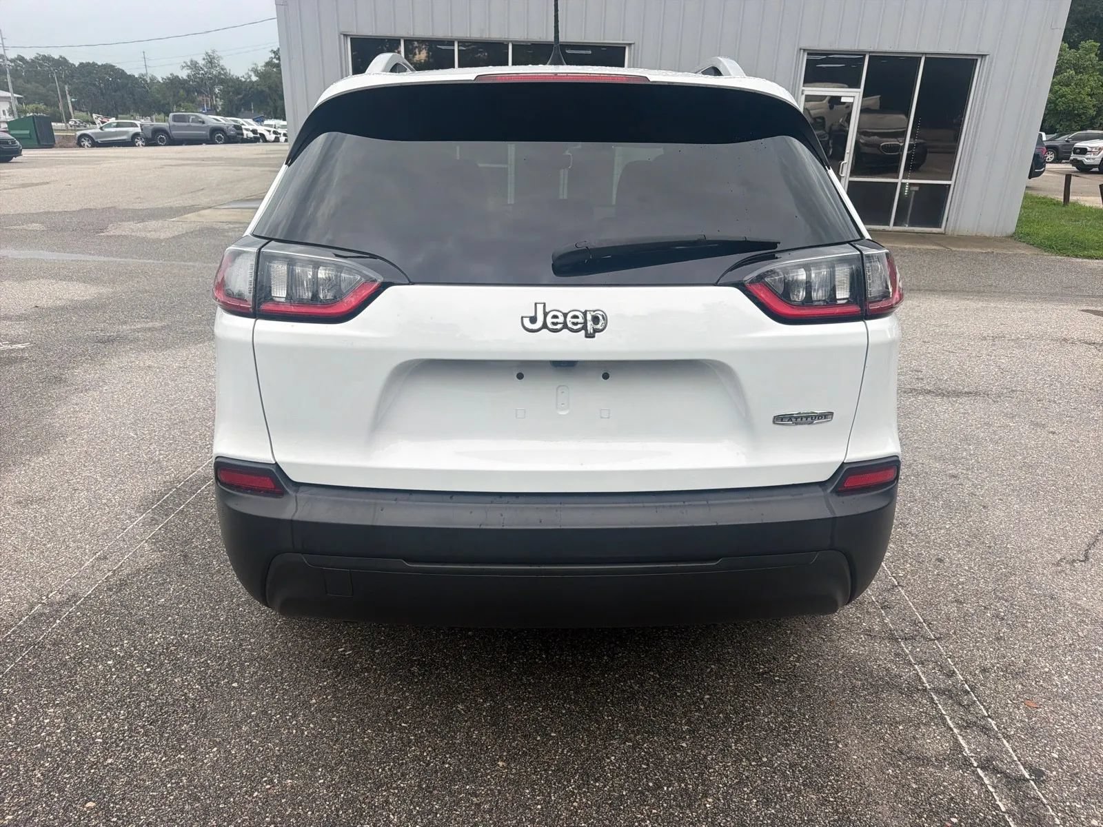 Used 2021 Jeep Cherokee Latitude FWD image 8