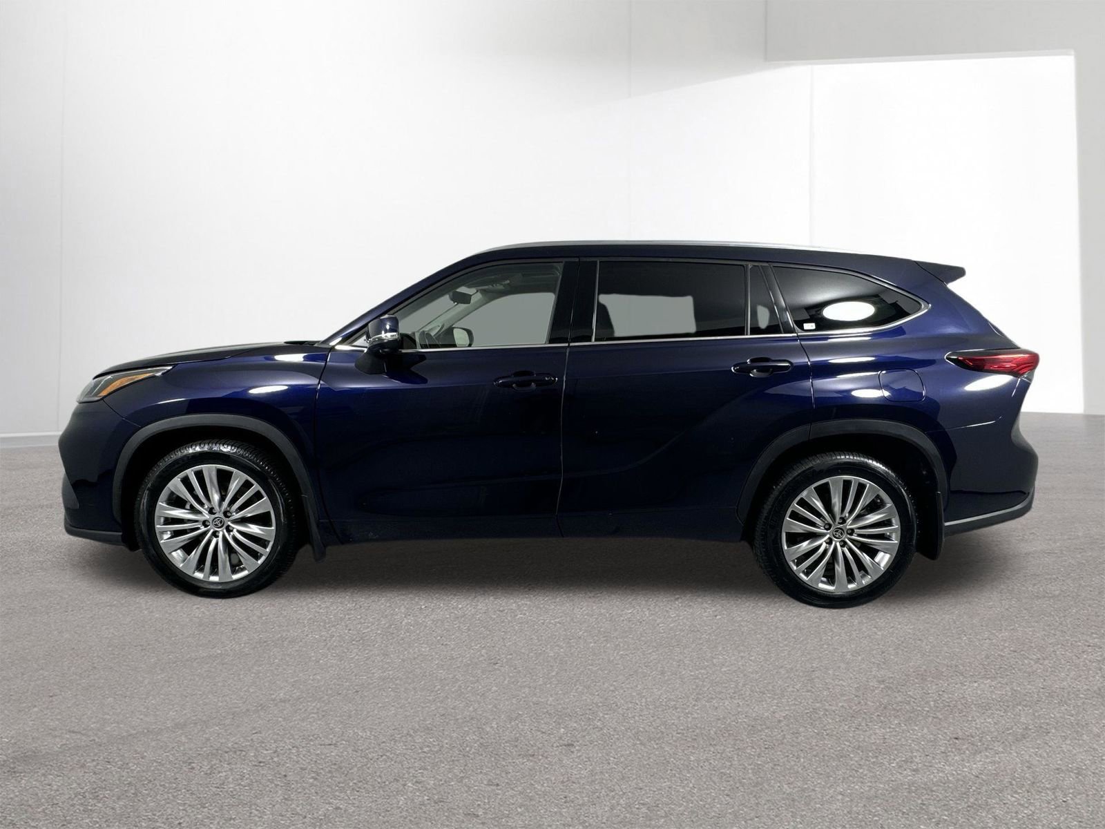 Used 2023 Toyota Highlander Platinum image 31