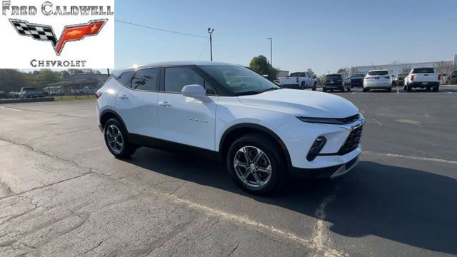 Used 2023 Chevrolet Blazer LT image 2