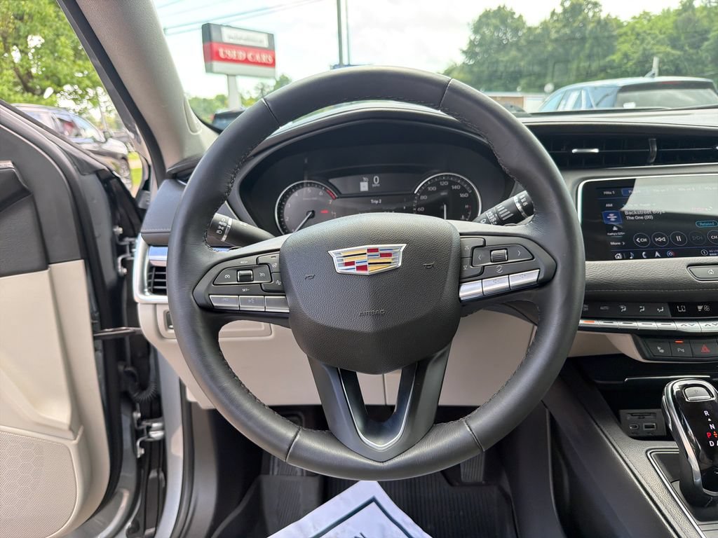 Used 2023 Cadillac XT4 Luxury w/ Cold Weather Package FWD image 18