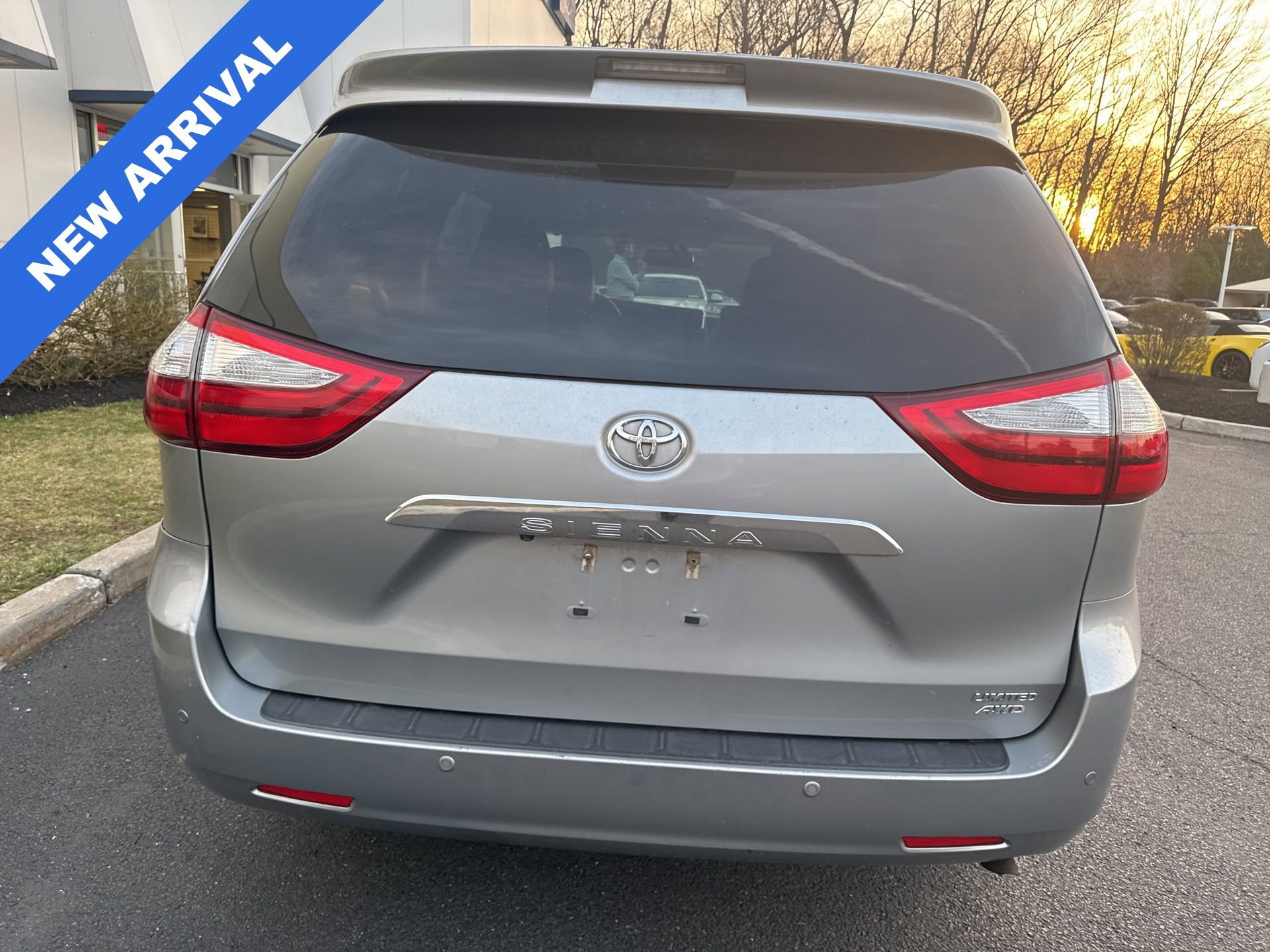 Used 2015 Toyota Sienna Limited Premium image 3