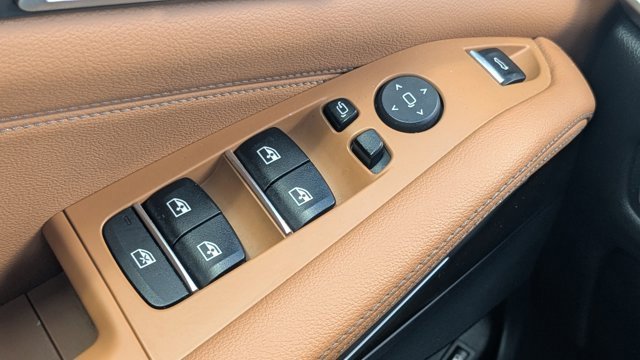 Used 2021 BMW X5 xDrive45e w/ Parking Assistance Package image 29