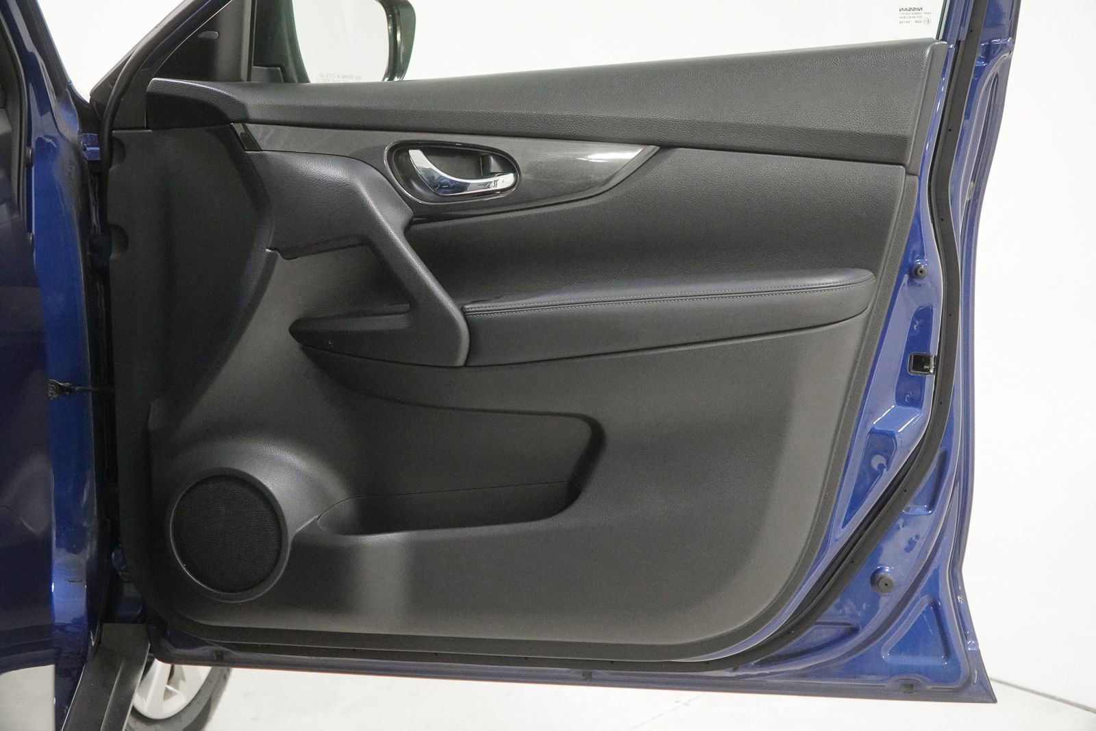 Used 2018 Nissan Rogue S image 32