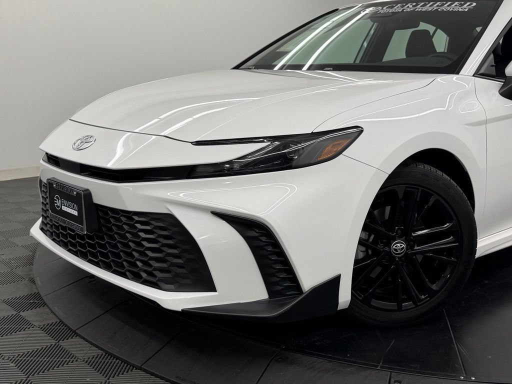 Used 2026 Toyota Camry SE FWD image 4