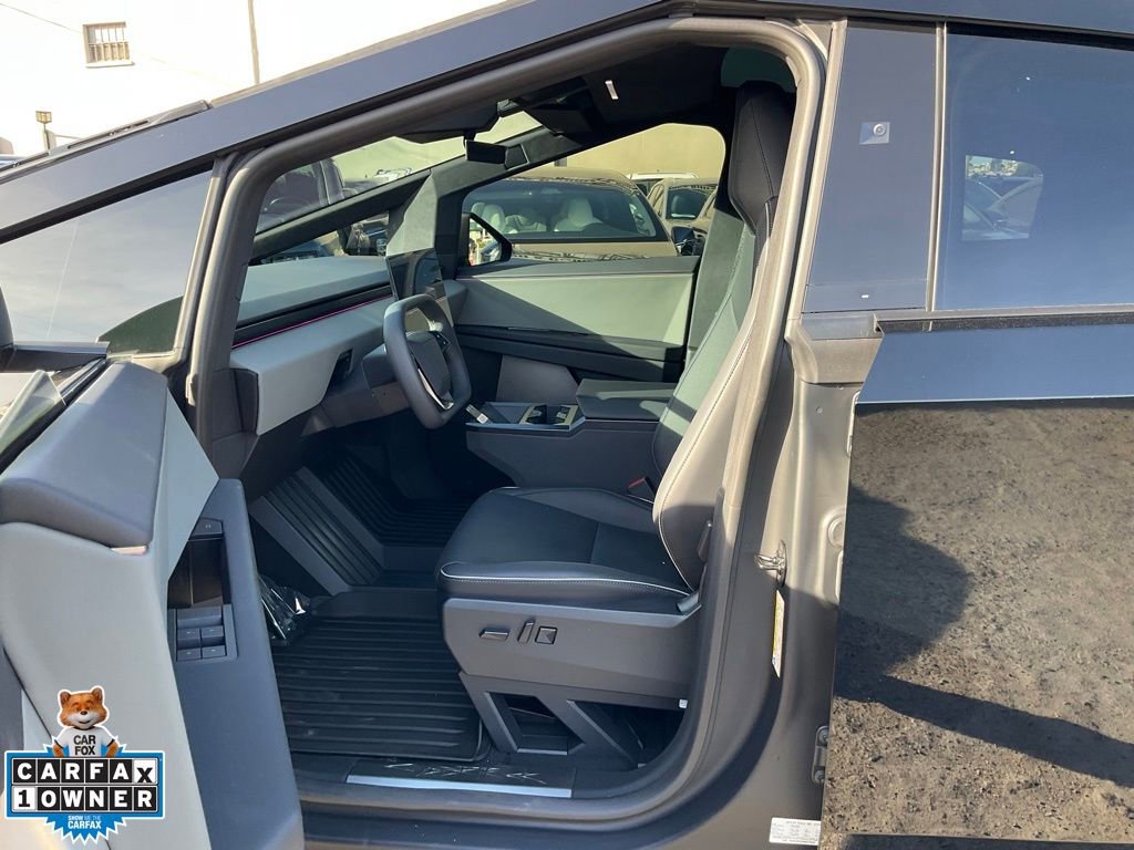 Used 2024 Tesla Cybertruck AWD Crew Cab image 15