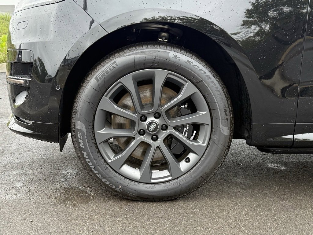 New 2025 Land Rover Range Rover Sport Dynamic SE image 9