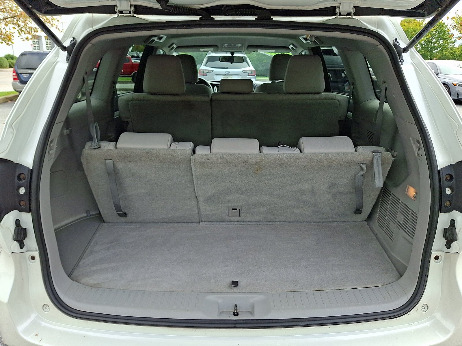 Used 2016 Toyota Highlander LE AWD/4WD image 28