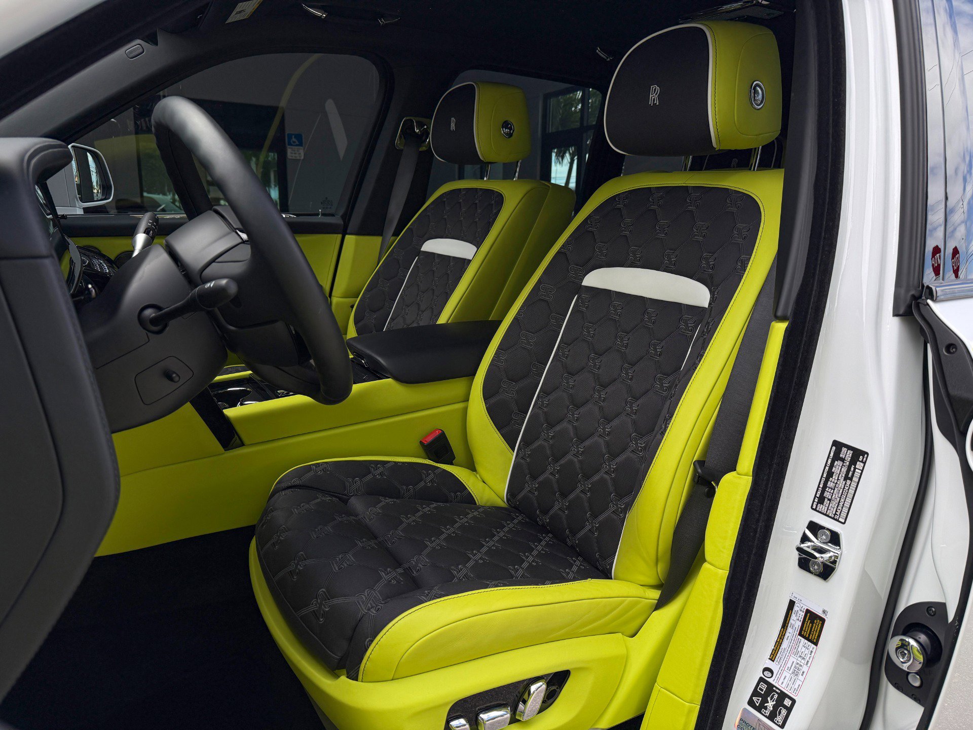 Used 2025 Rolls-Royce Cullinan Black Badge image 22