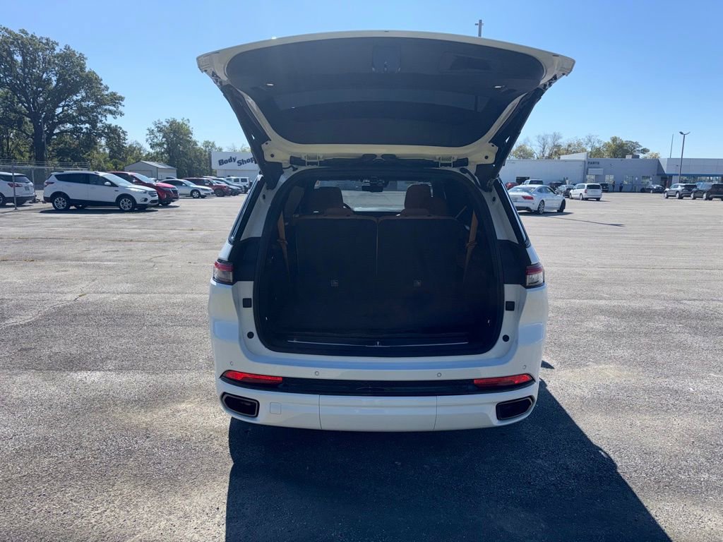 Used 2023 Jeep Grand Cherokee L Summit image 5