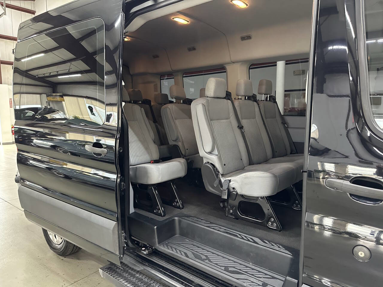 Used 2019 Ford Transit 350 XLT image 12