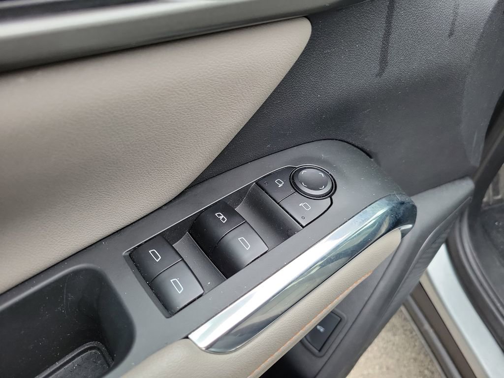 Used 2025 Chevrolet Traverse LT image 20