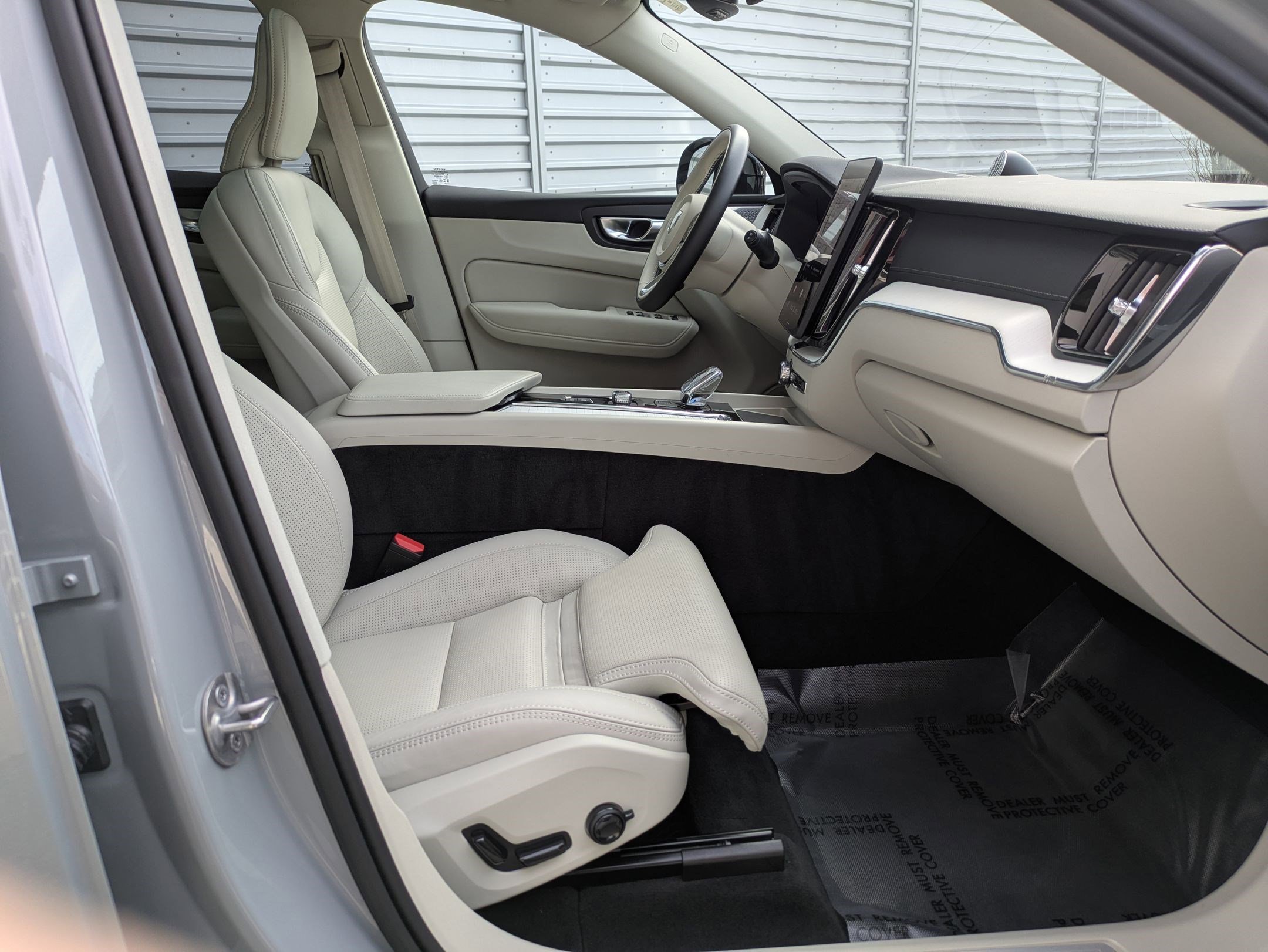 Used 2026 Volvo XC60 T8 Ultra image 30