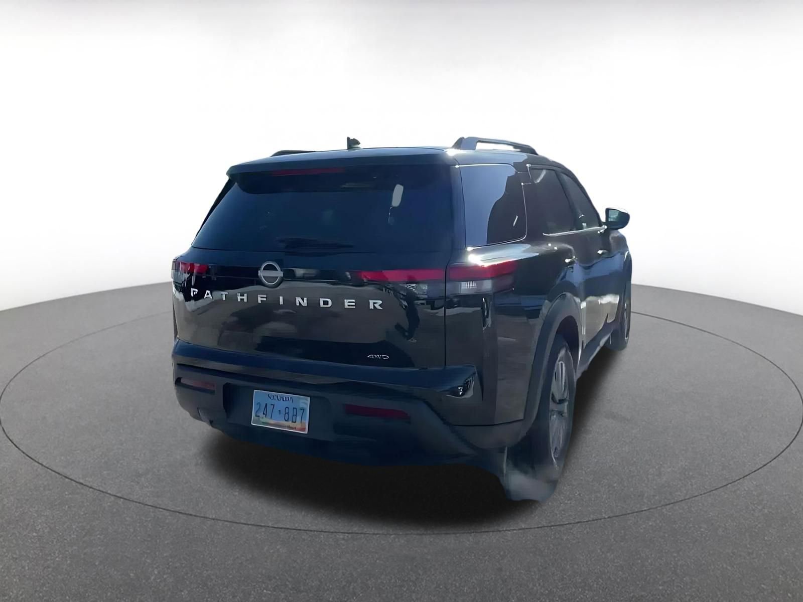 Used 2025 Nissan Pathfinder SV image 14