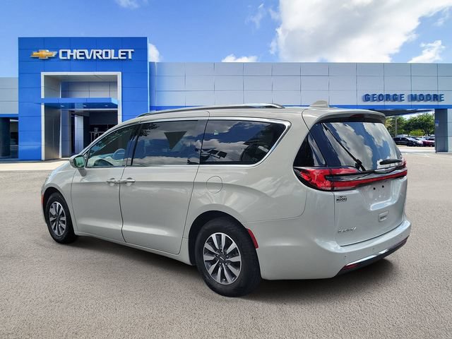 Used 2021 Chrysler Pacifica Touring-L FWD image 3