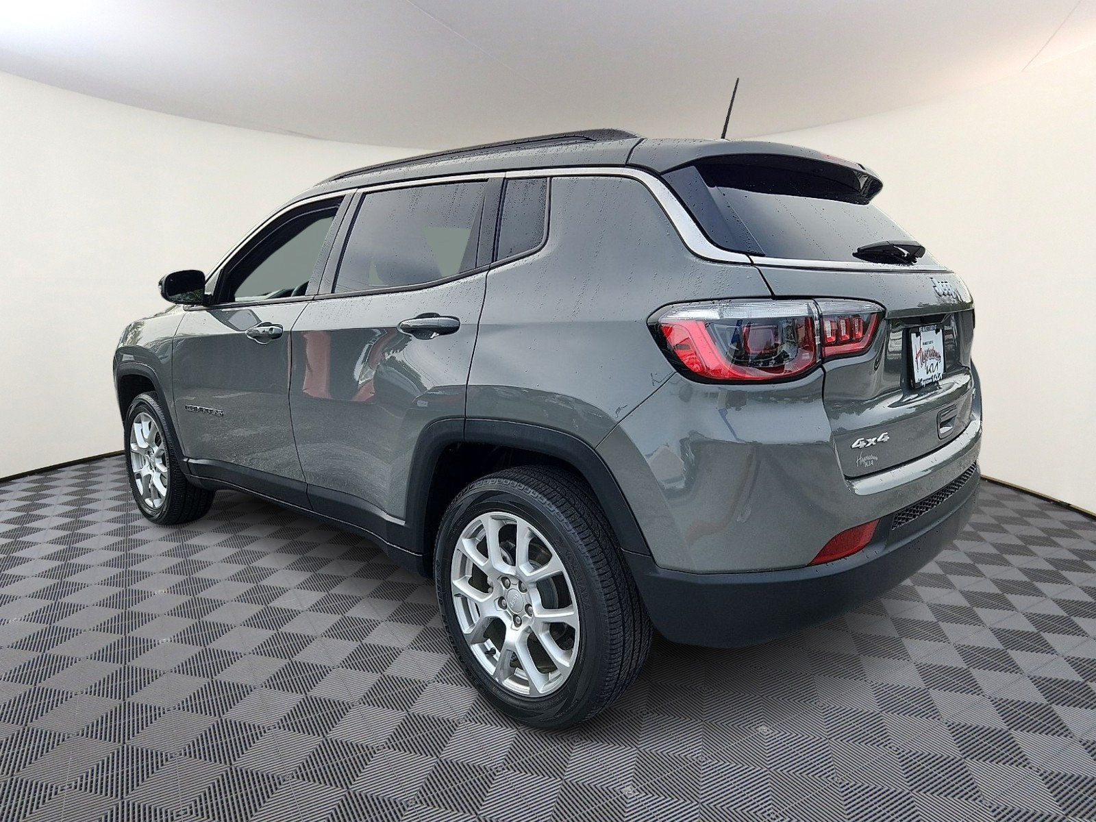 Used 2023 Jeep Compass Latitude AWD/4WD image 4