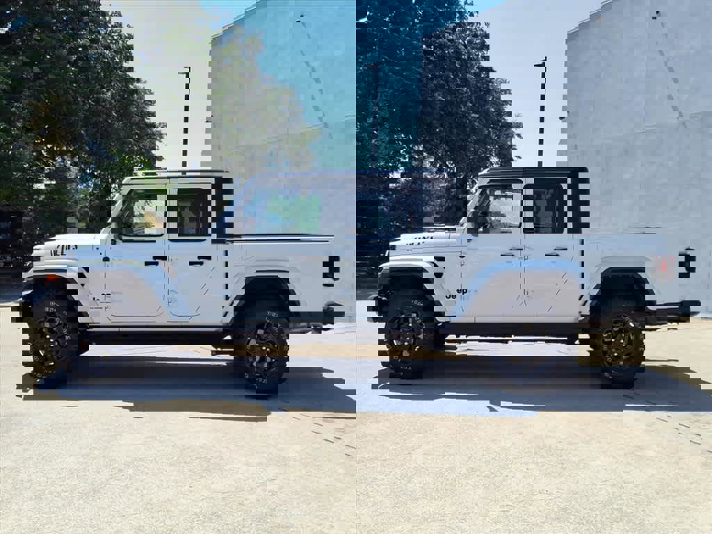 Used 2023 Jeep Gladiator Sport image 23