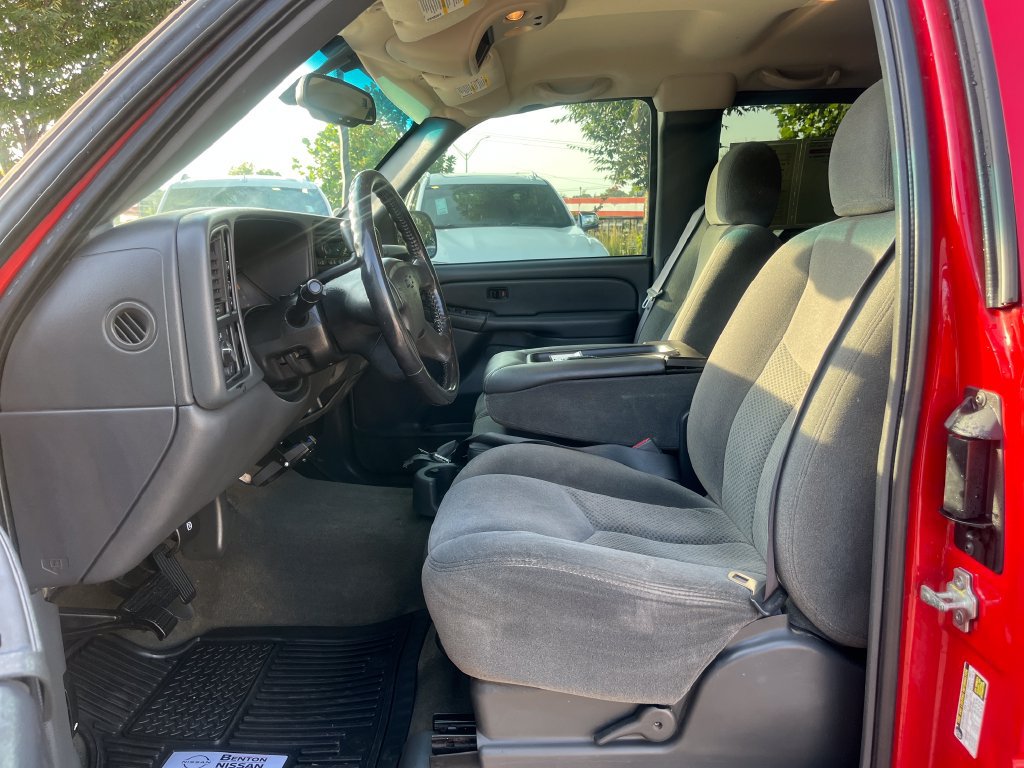 Used 2005 Chevrolet Silverado 2500 LS AWD/4WD image 10