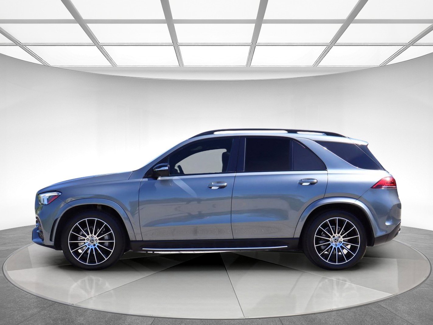 Used 2021 Mercedes-Benz GLE 350 4MATIC w/ AMG Line Exterior image 5