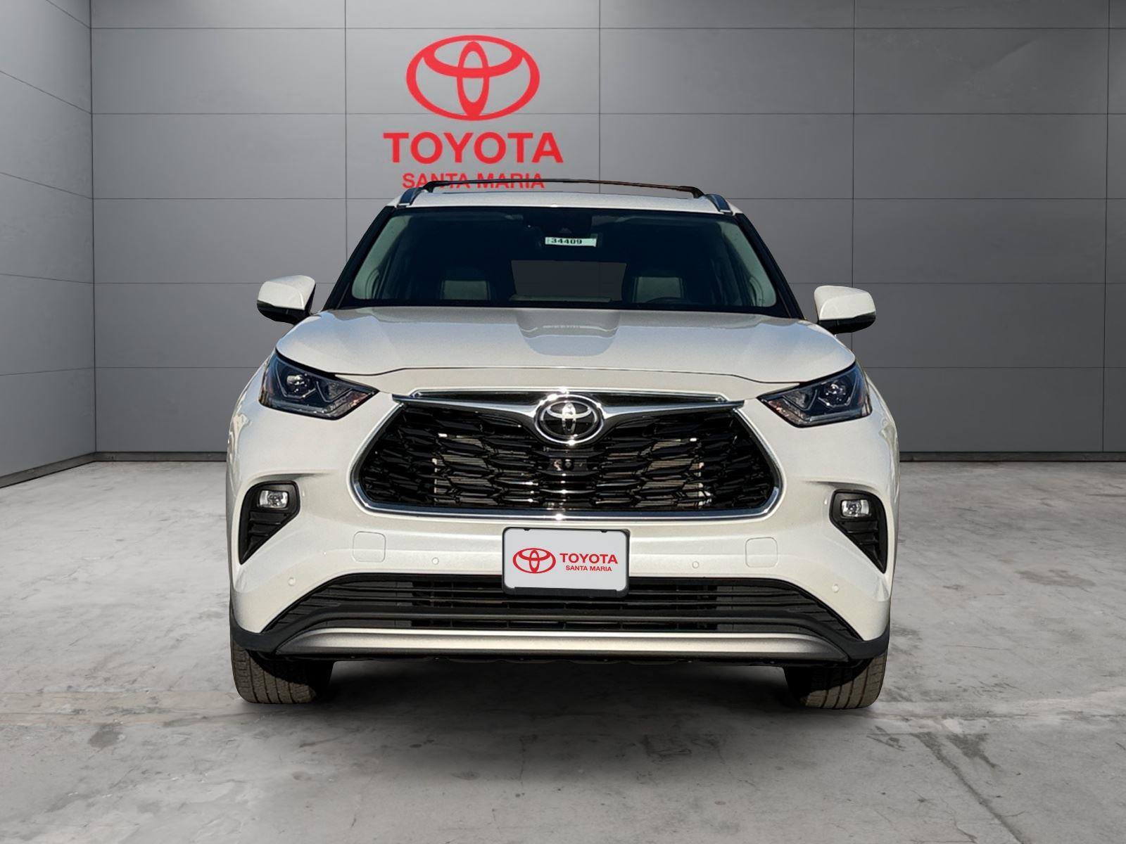 Used 2023 Toyota Highlander Platinum FWD image 3