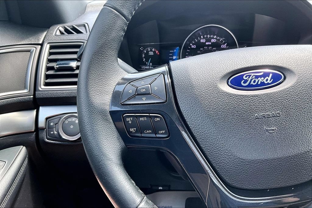 Used 2018 Ford Explorer XLT w/ XLT Appearance Package AWD/4WD image 17