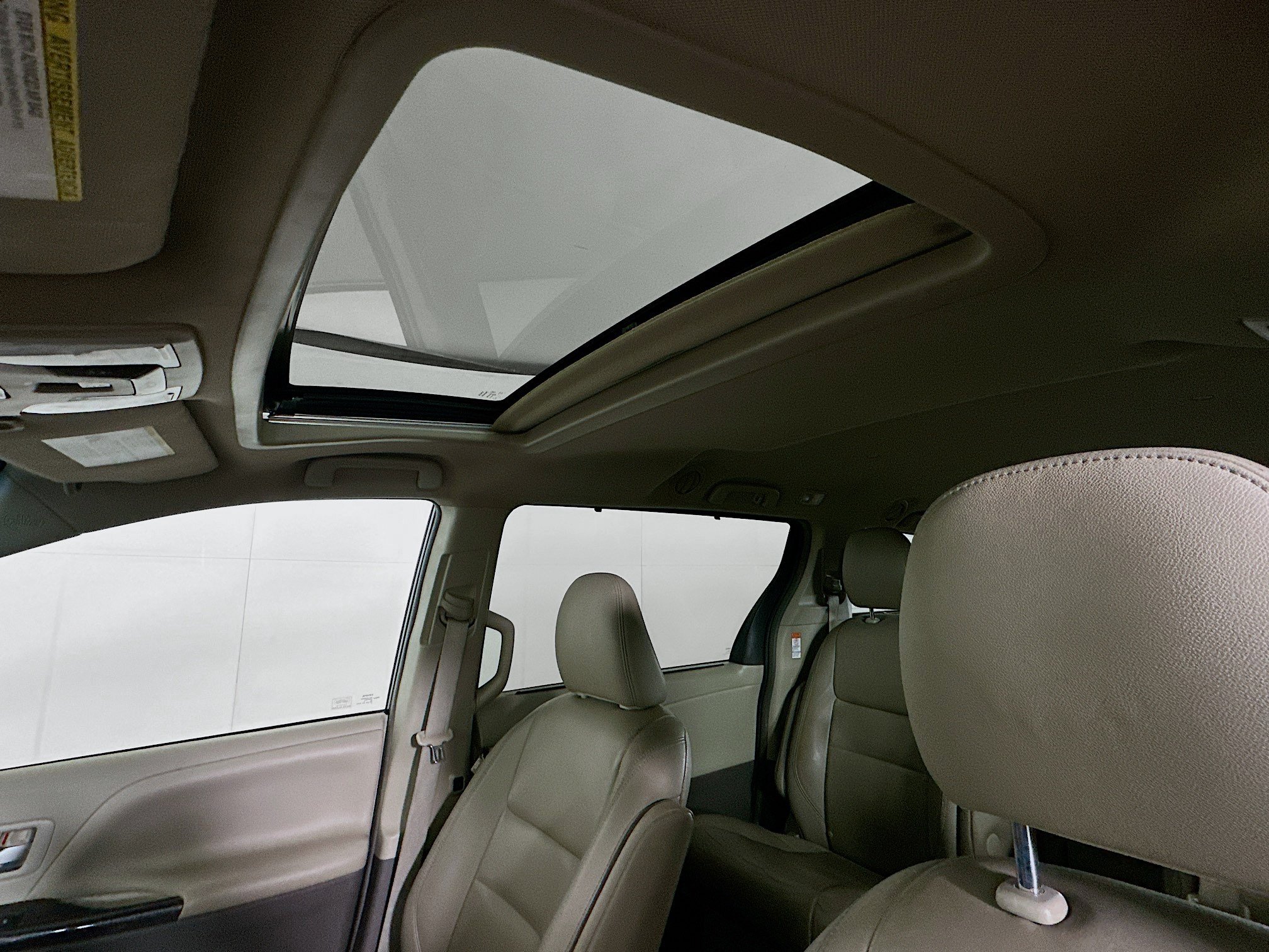 Used 2015 Toyota Sienna XLE FWD image 25