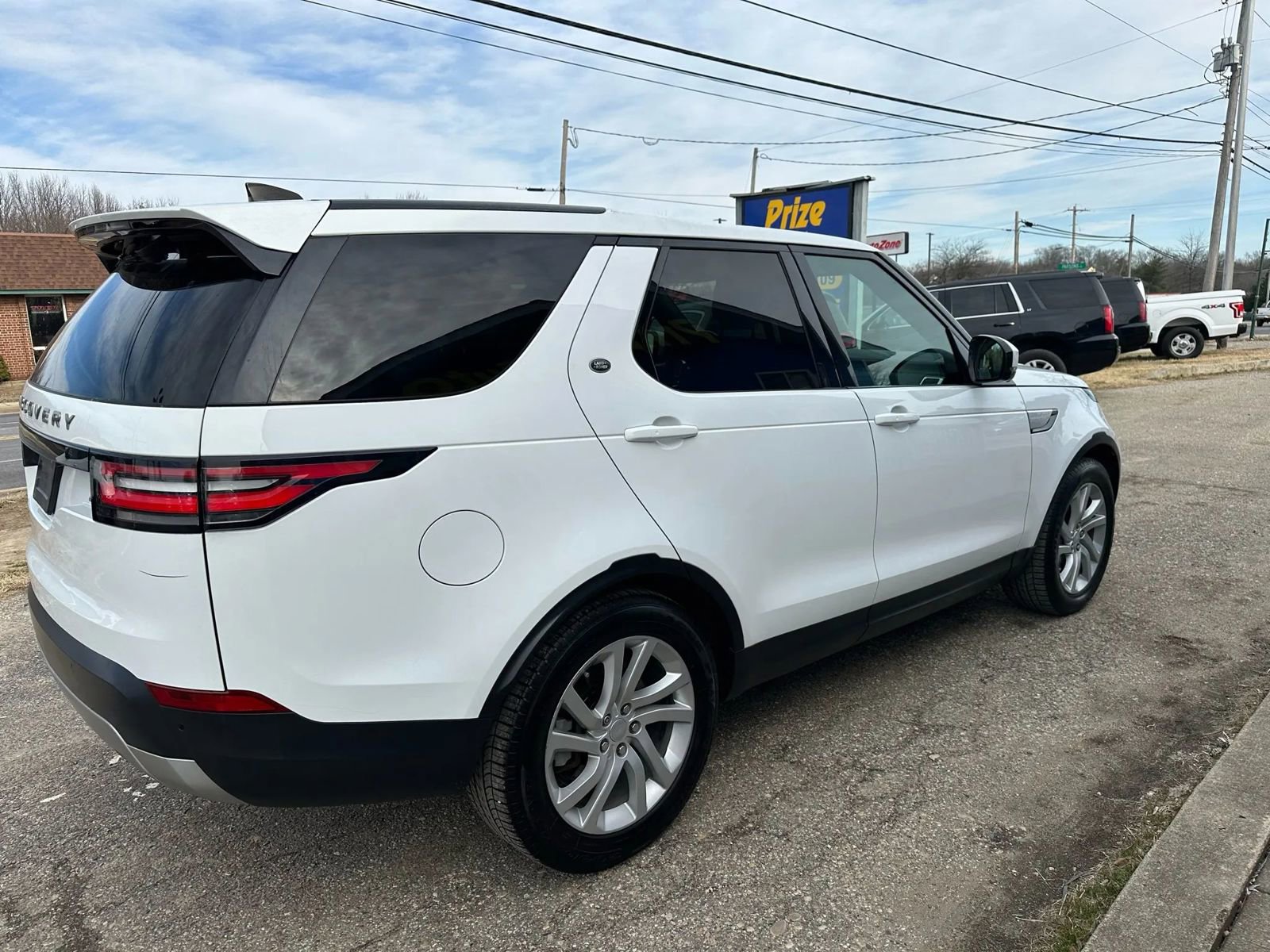 Used 2018 Land Rover Discovery HSE image 6
