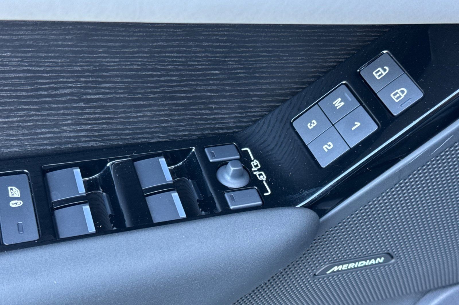 Used 2026 Land Rover Range Rover Velar Dynamic SE image 11