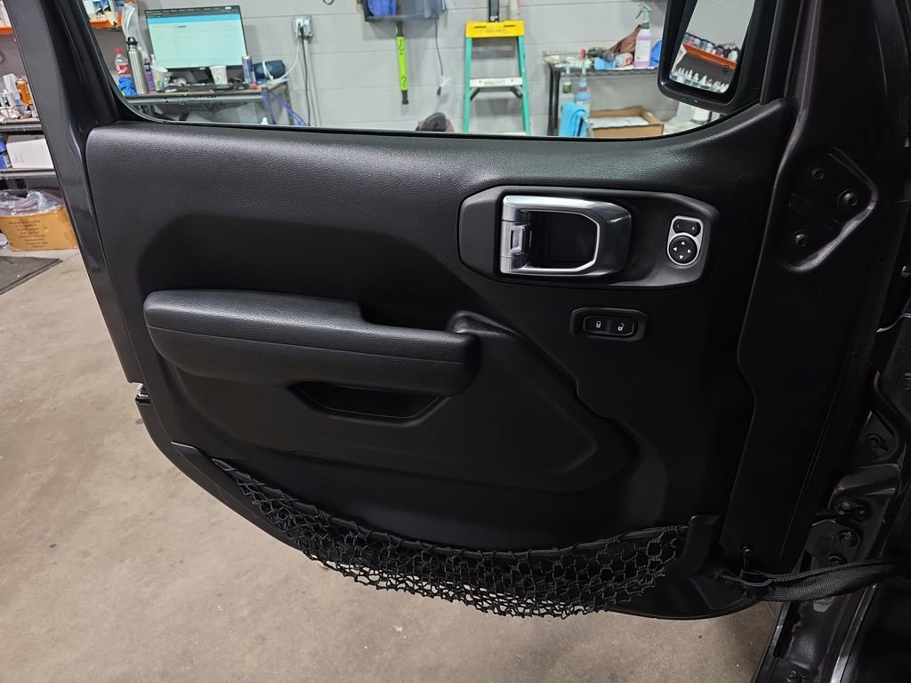 Used 2022 Jeep Wrangler Willys image 27