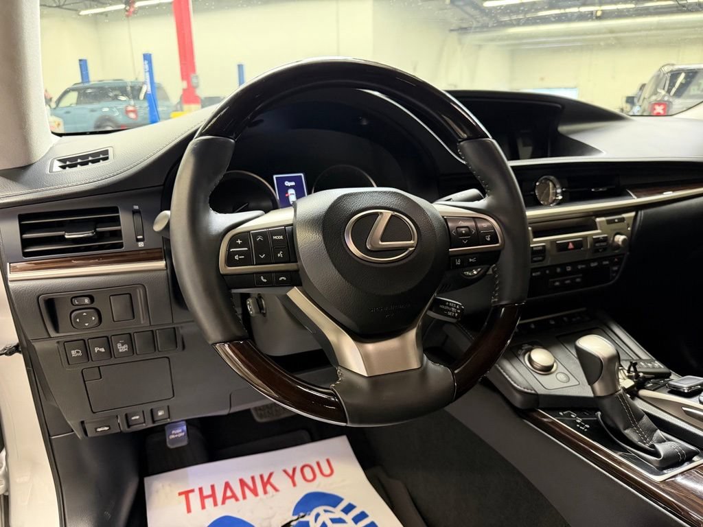 Used 2016 Lexus ES 350 w/ Luxury Package w/Wood Trim FWD image 18