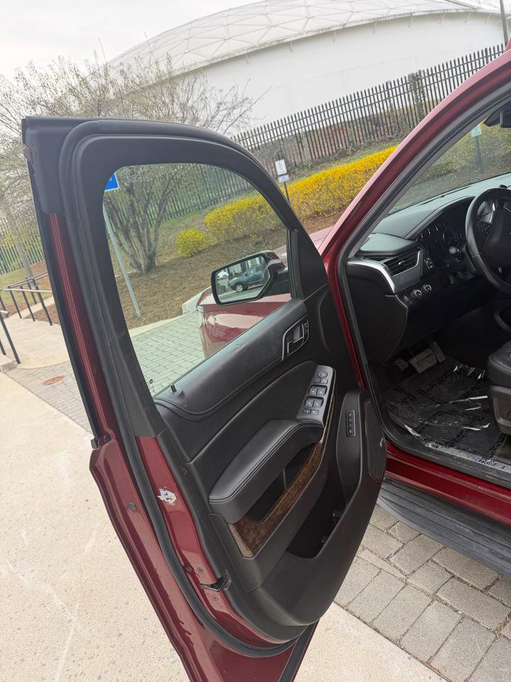 Used 2016 Chevrolet Suburban LT image 2