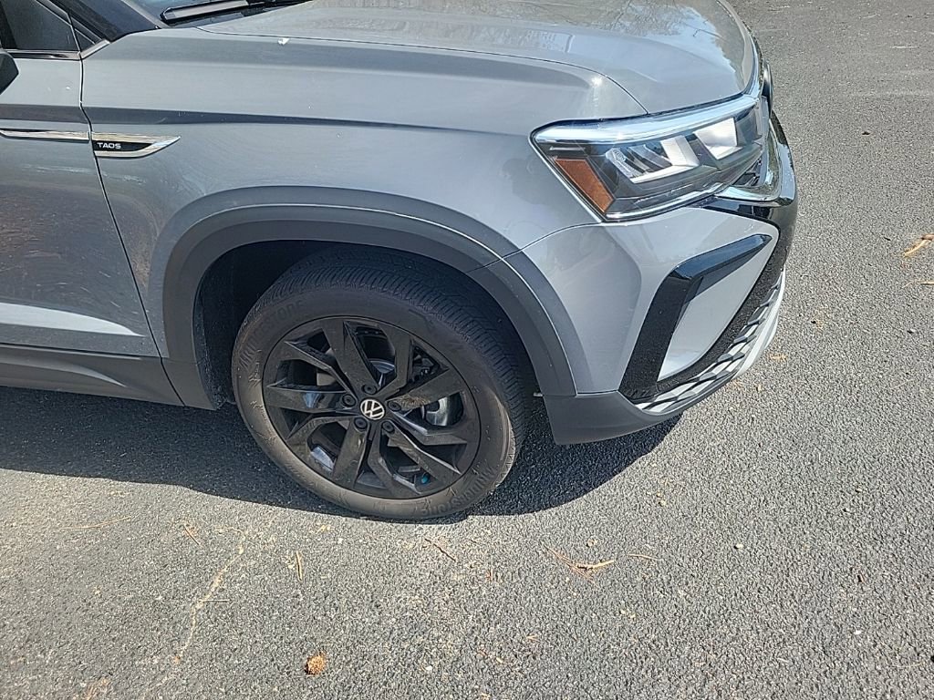 Used 2024 Volkswagen Taos SE image 5