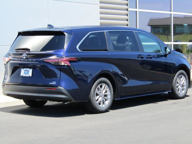 Used 2022 Toyota Sienna LE AWD/4WD image 9