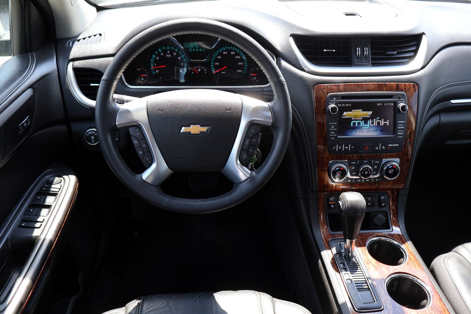 Used 2014 Chevrolet Traverse LTZ FWD image 18