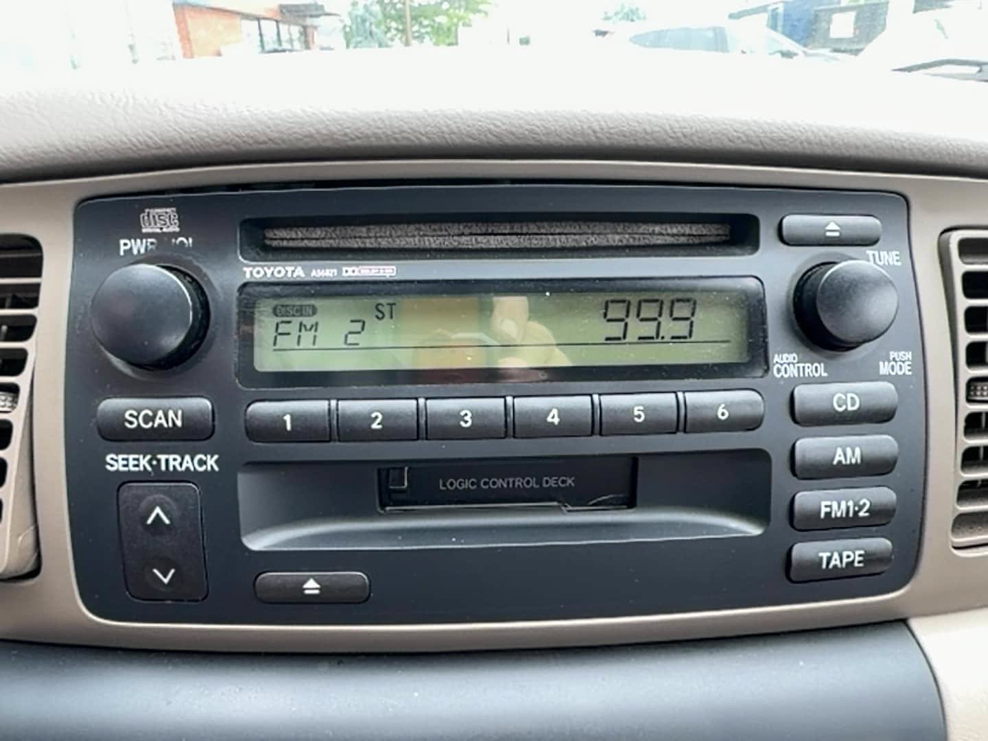 Used 2004 Toyota Corolla LE FWD image 9