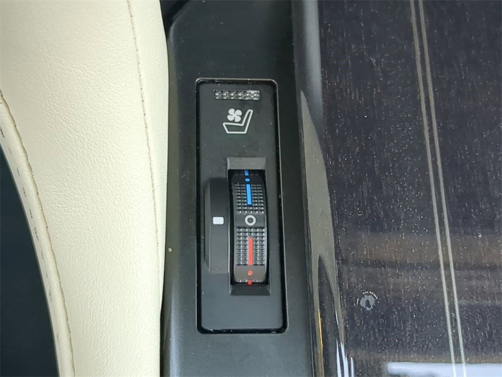 Used 2022 Lexus GX 460 Luxury w/ Sport Design Package image 25