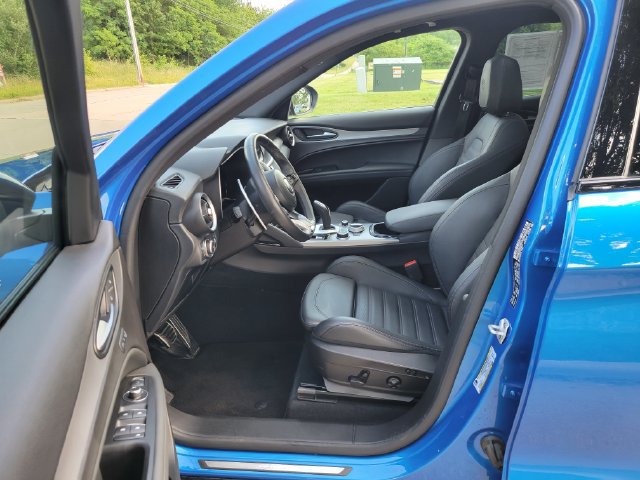Used 2024 Alfa Romeo Stelvio Veloce AWD/4WD image 39