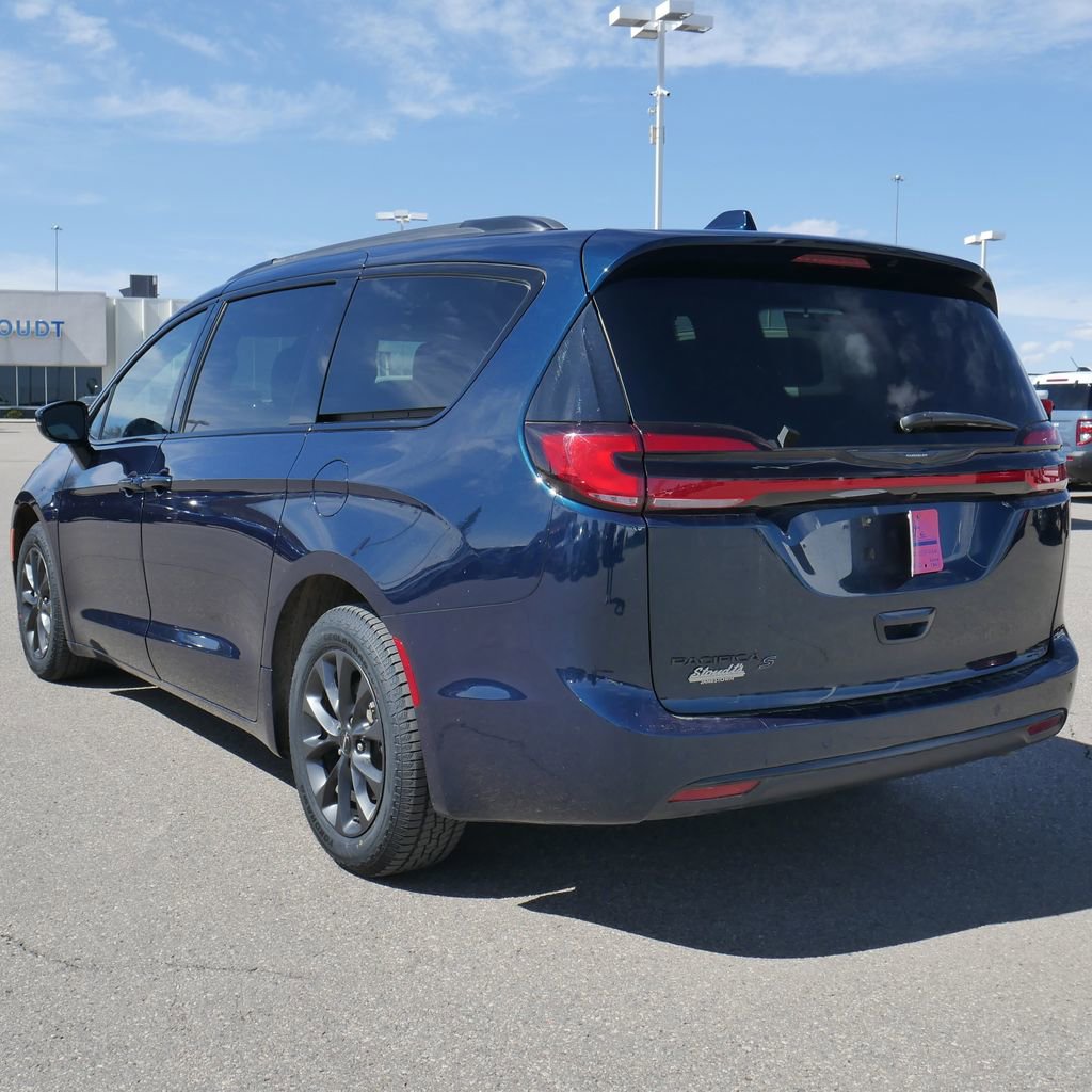 Used 2021 Chrysler Pacifica Touring-L w/ S Appearance Package FWD image 9
