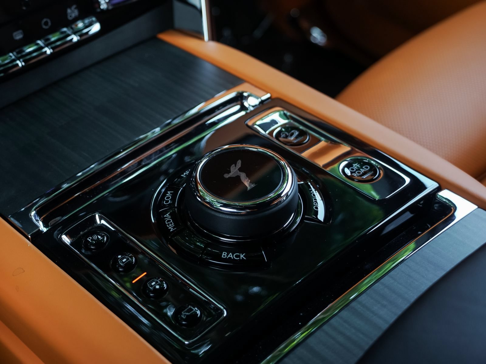 Certified 2022 Rolls-Royce Cullinan w/ Cullinan Package AWD/4WD image 14