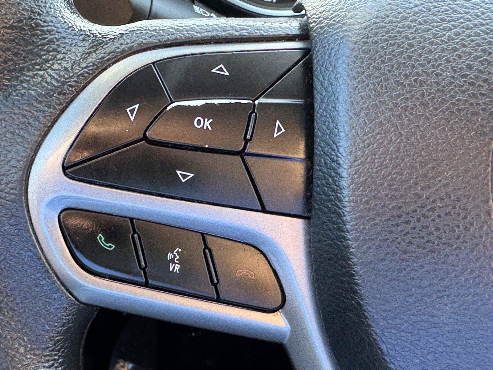 Used 2019 Jeep Cherokee Latitude w/ Popular Appearance Group FWD image 20