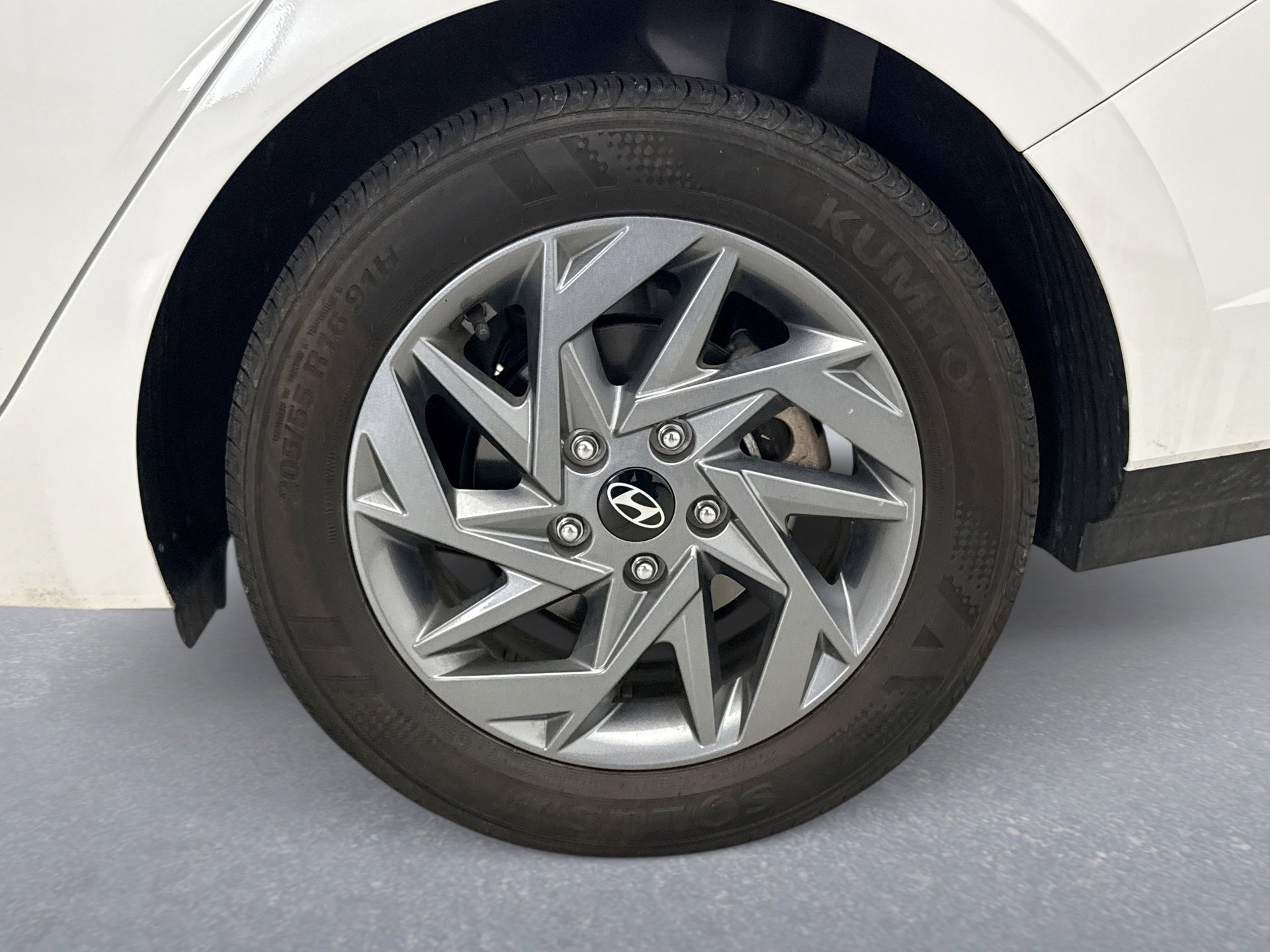 Used 2024 Hyundai Elantra SEL image 11