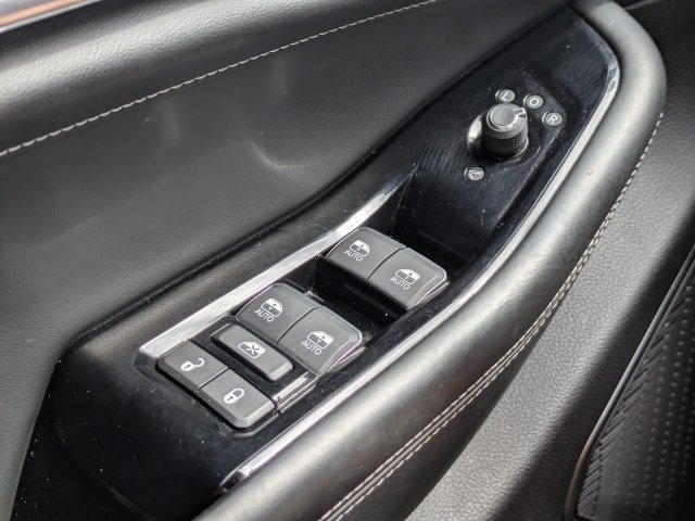 Used 2022 Jeep Grand Cherokee Overland AWD/4WD image 25