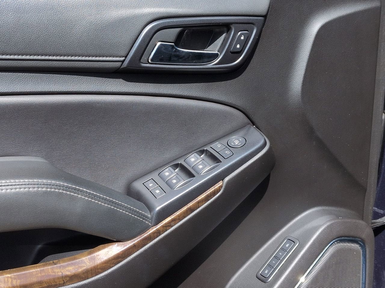 Used 2019 Chevrolet Tahoe LT AWD/4WD image 9
