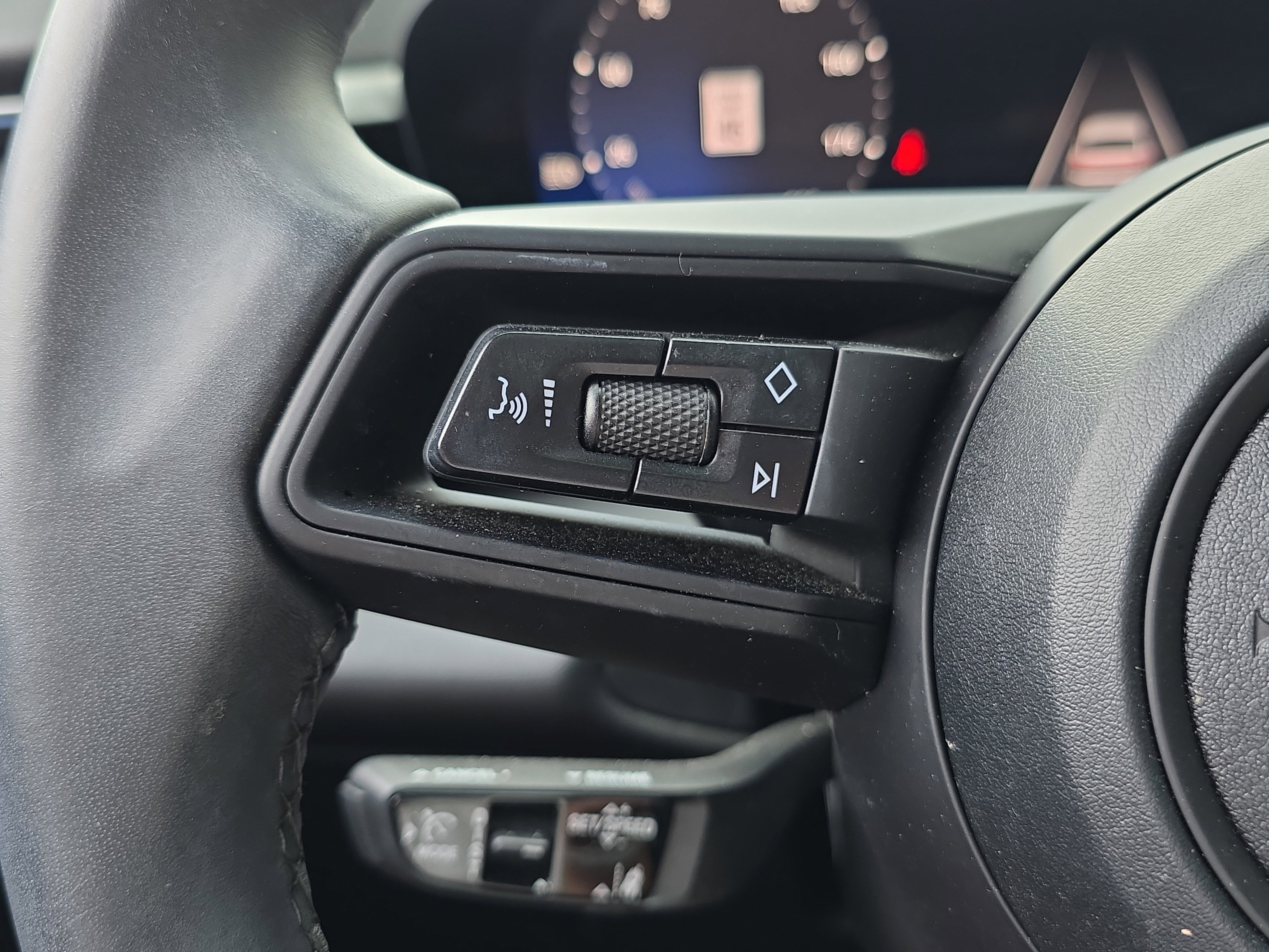 Used 2025 Porsche Macan 4 Electric AWD/4WD image 20