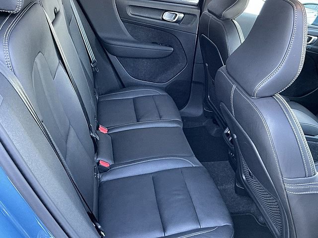 Used 2025 Volvo XC40 B5 Plus image 20