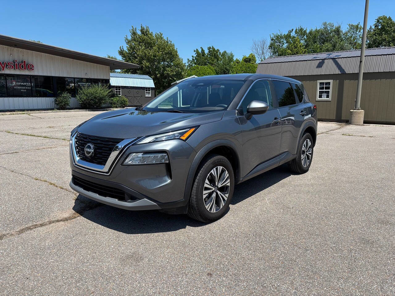 Used 2023 Nissan Rogue SV image 3