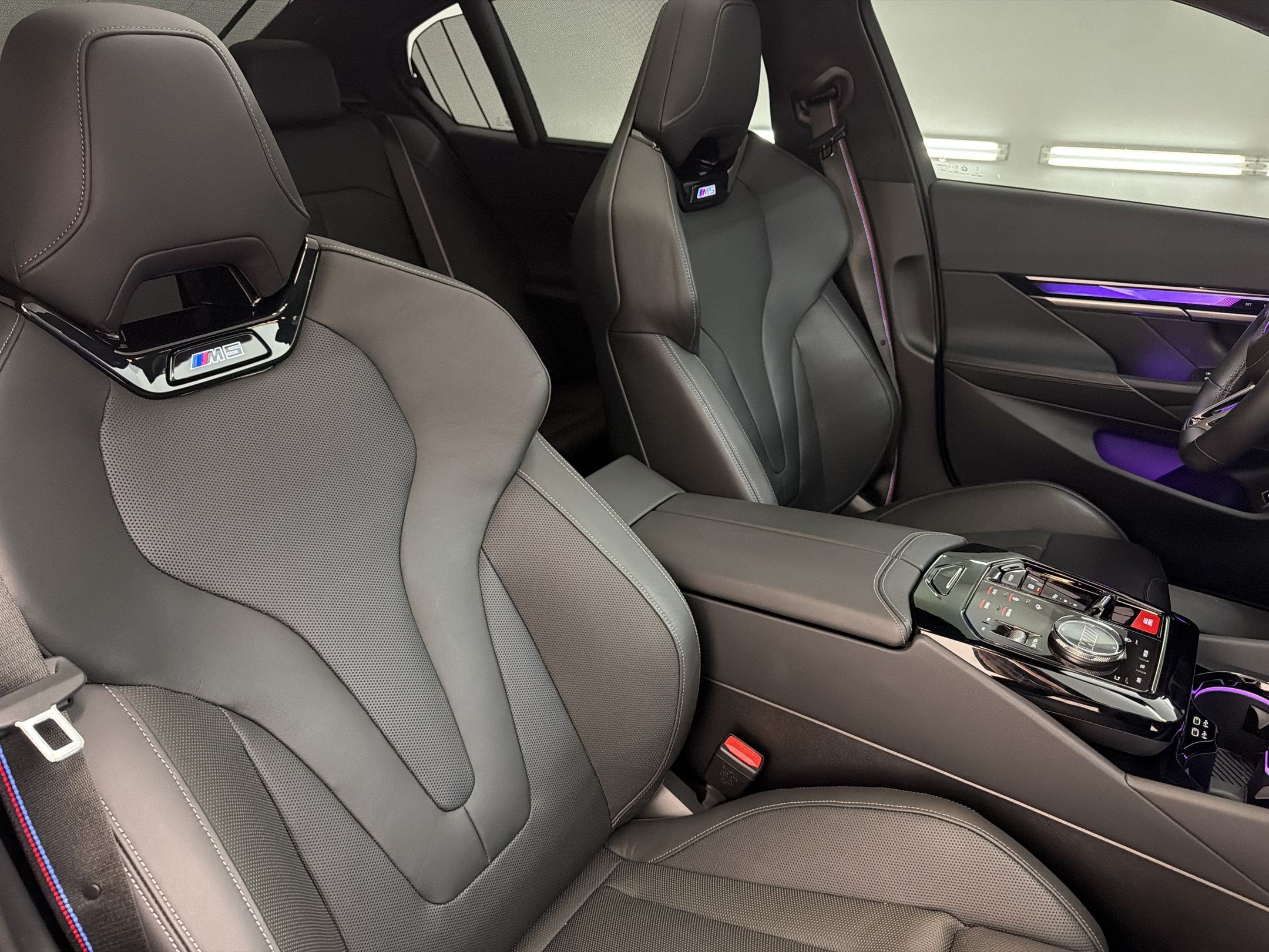 Certified 2025 BMW M5 w/ Executive Package AWD/4WD image 24