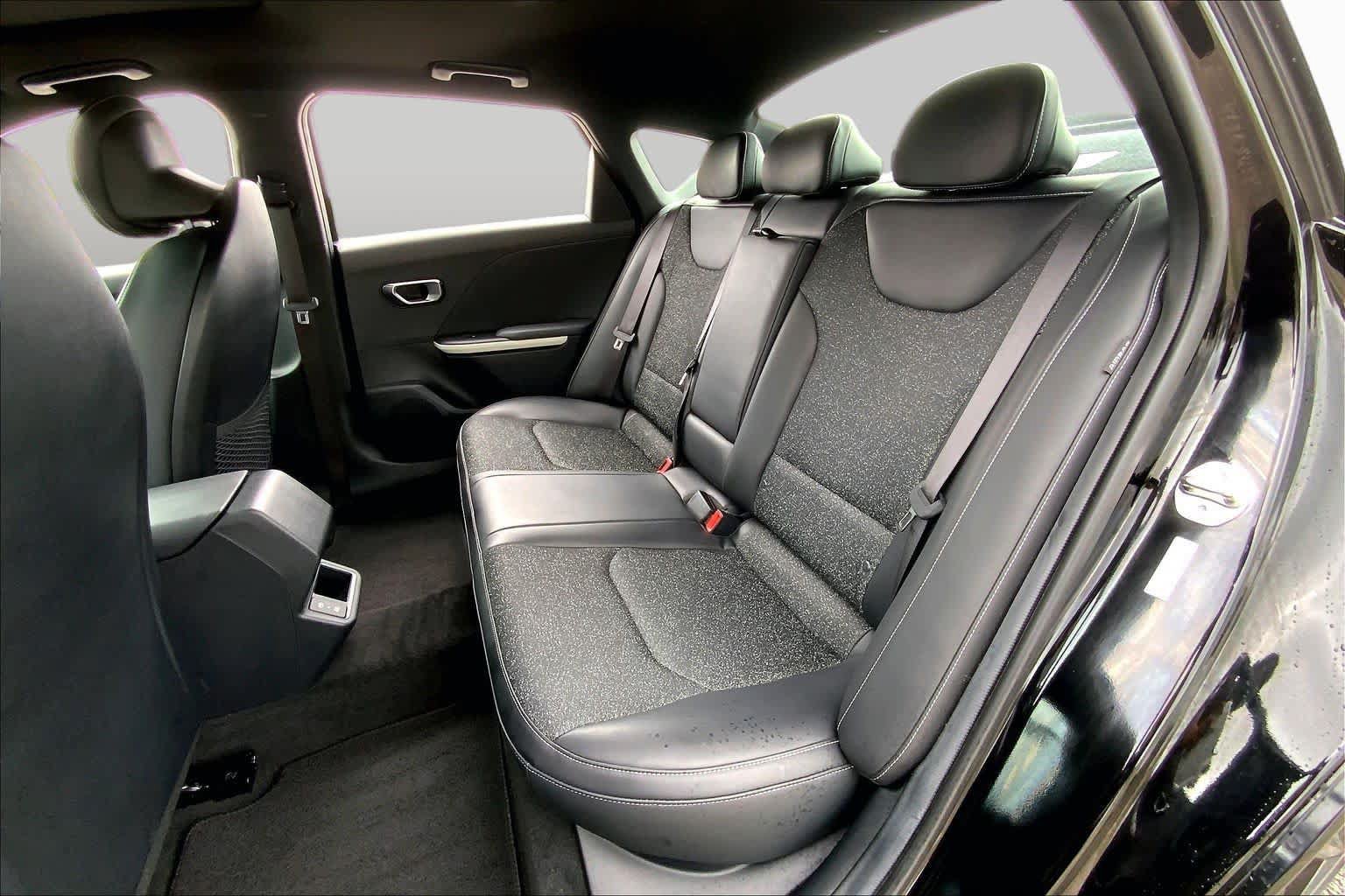 Used 2025 Kia K4 EX w/ GT-Line Sunroof Package FWD image 38