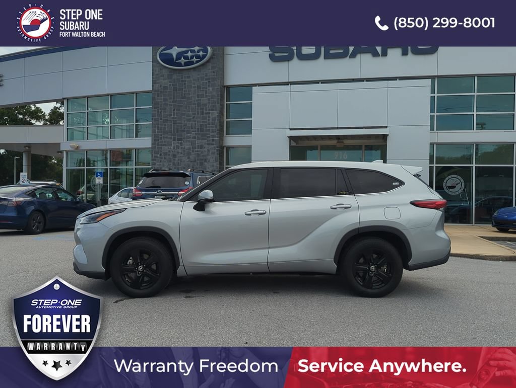 Used 2021 Toyota Highlander L FWD image 4